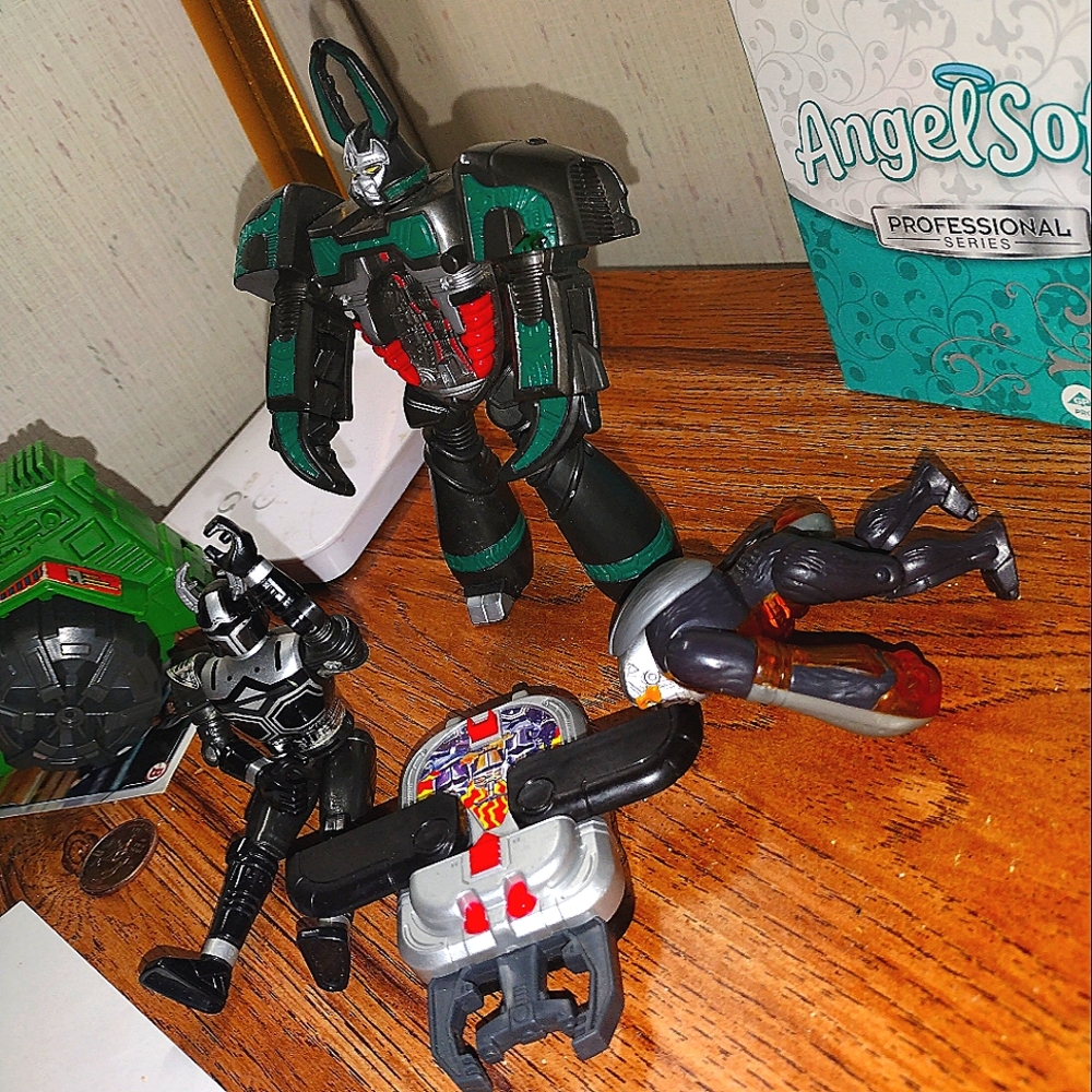 "90s Action figure Lot. Transformers,Power Rangers, Godzilla and Beetlebogs